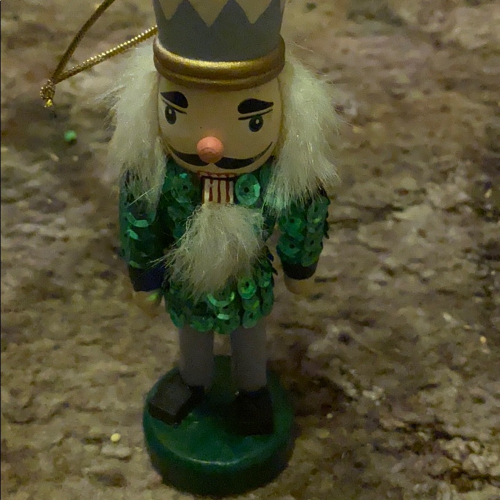 Nut cracker. - Picture 4 of 6